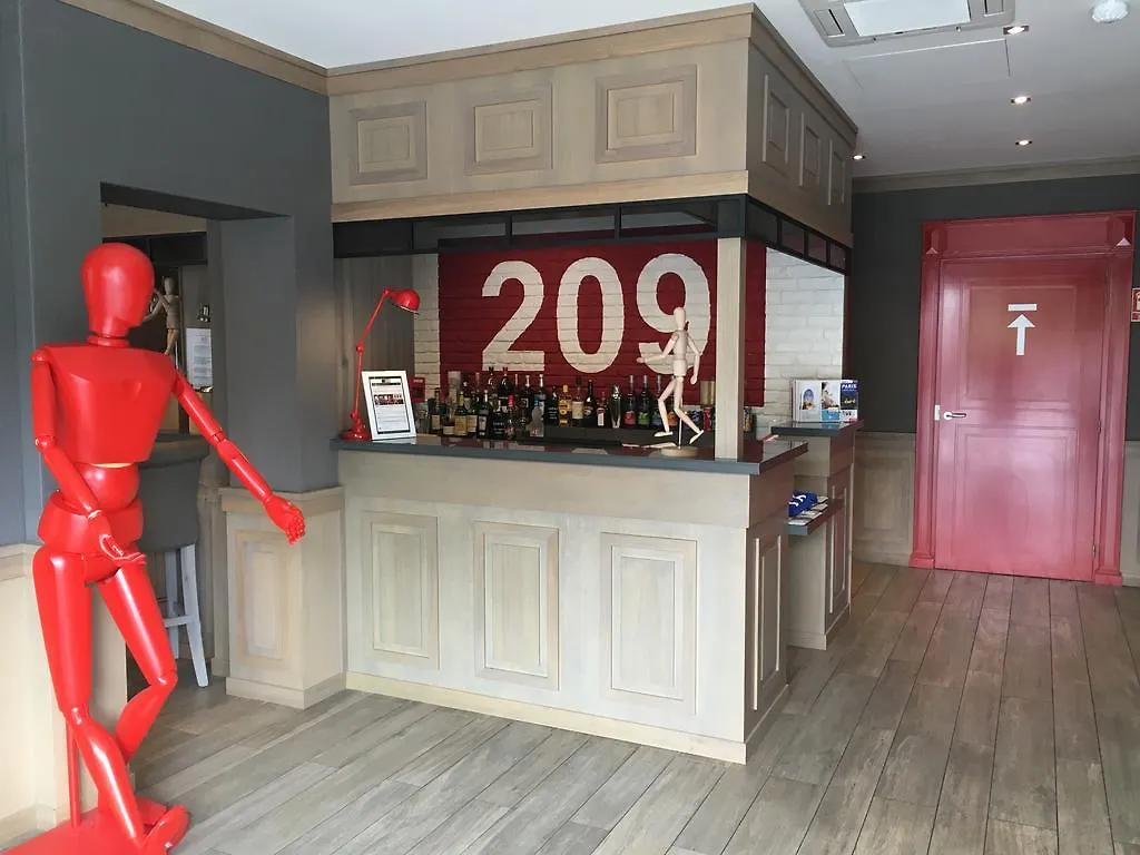 لي 209 بيرسي 4* باريس