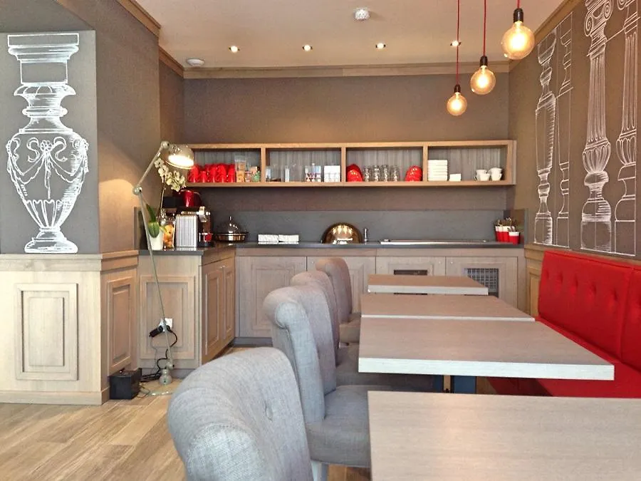 Le 209 Bercy Отель 4*
